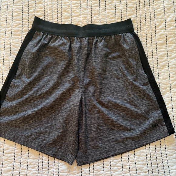 LEGEND Men's Gray Athletic Shorts size Large - Picture 1 of 2